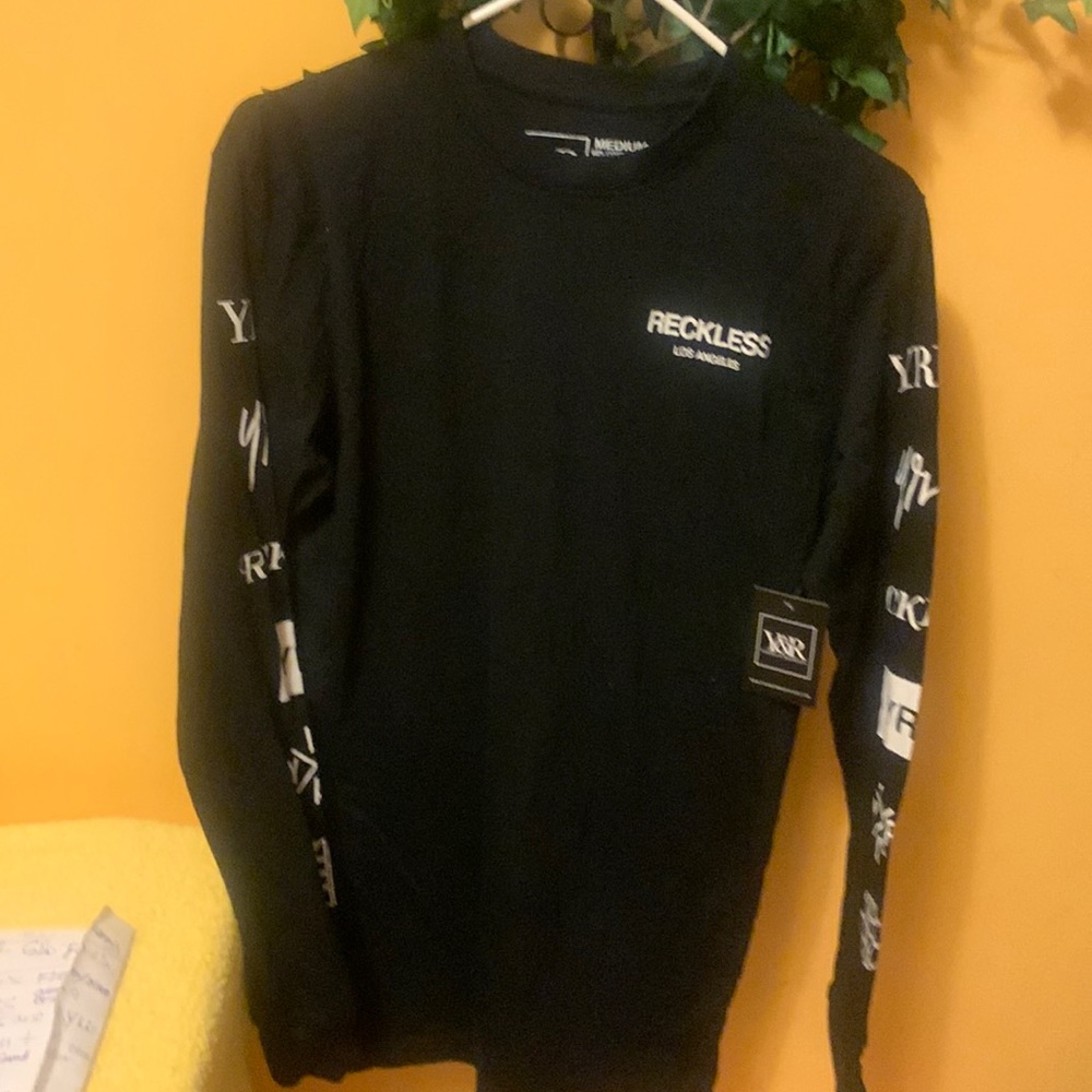 Y&R  Young & Reckless Los Angeles men’s sweater size Medium black
